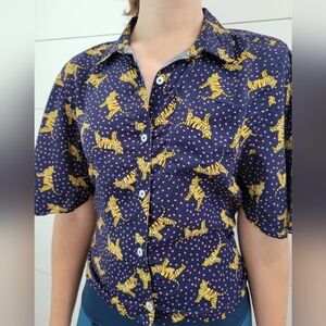 🚨Price REDUCED! 🚨 Button-Up Blouse 🐯